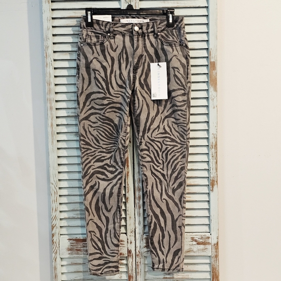TINSELTOWN MID RISE ZEBRA SKINNY JEAN Jrs 5/27 Gray Super Soft Rayon Denim BNWT - Picture 1 of 8